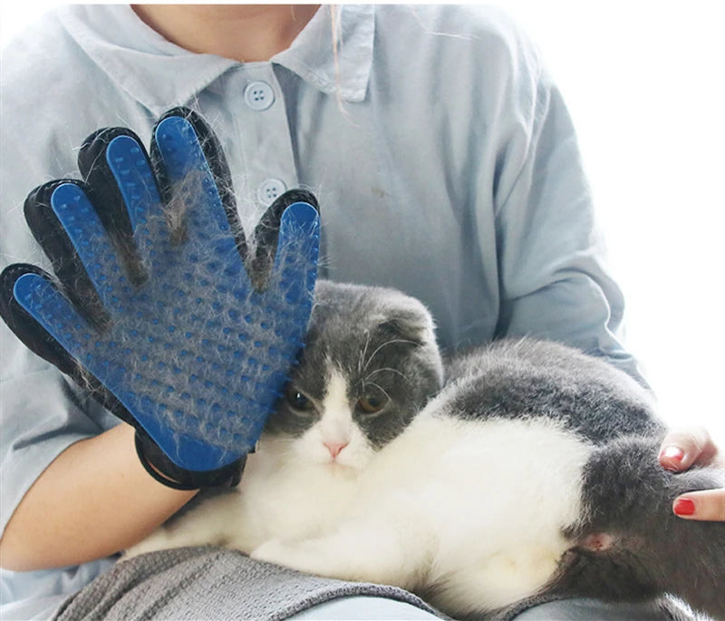 Pet Glove Cat Grooming Glove and Hair Deseeding.