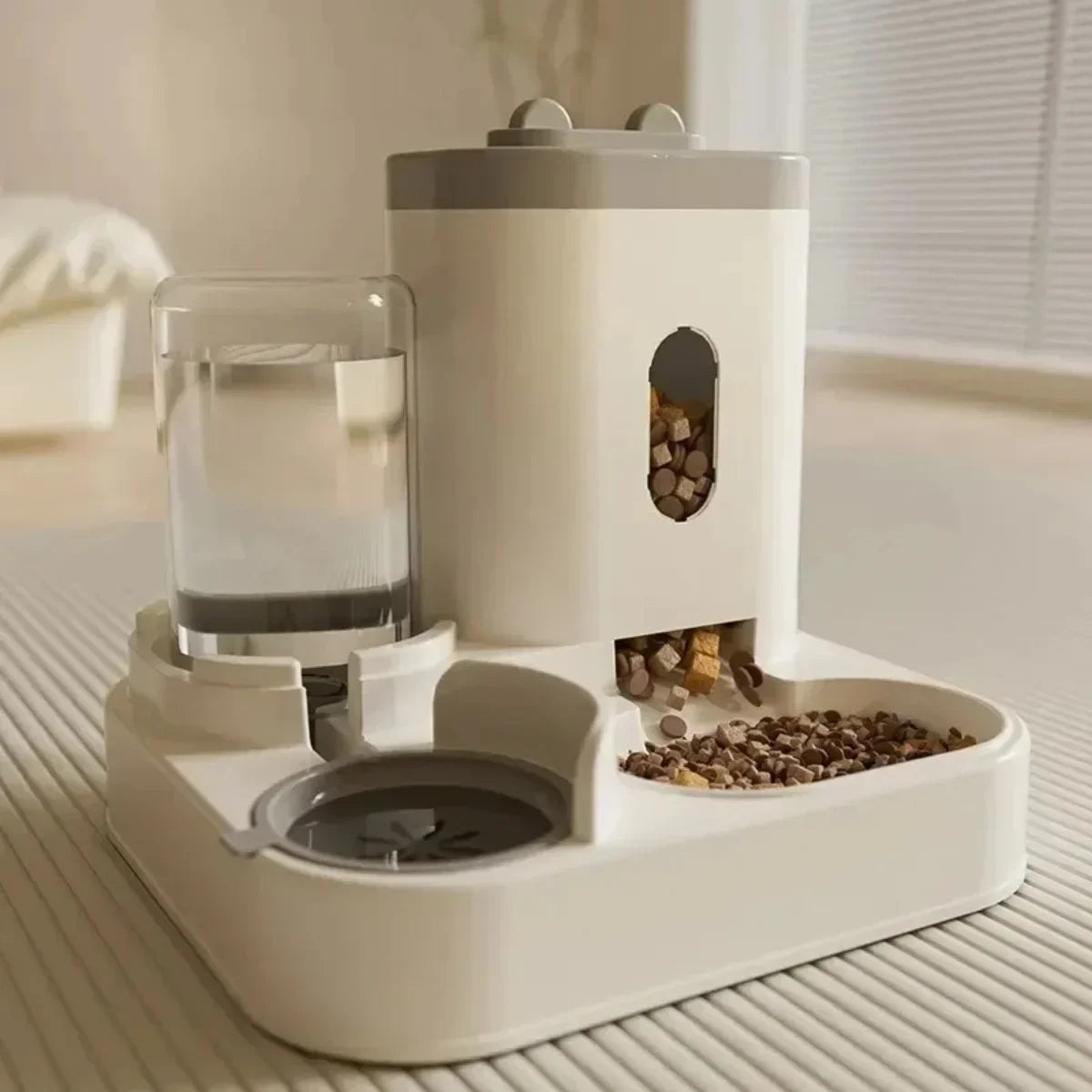 Automatic Feeder Bowl with Water Fountain.